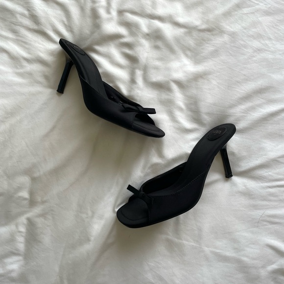 Zara Shoes - Zara Black Kitten Heel
